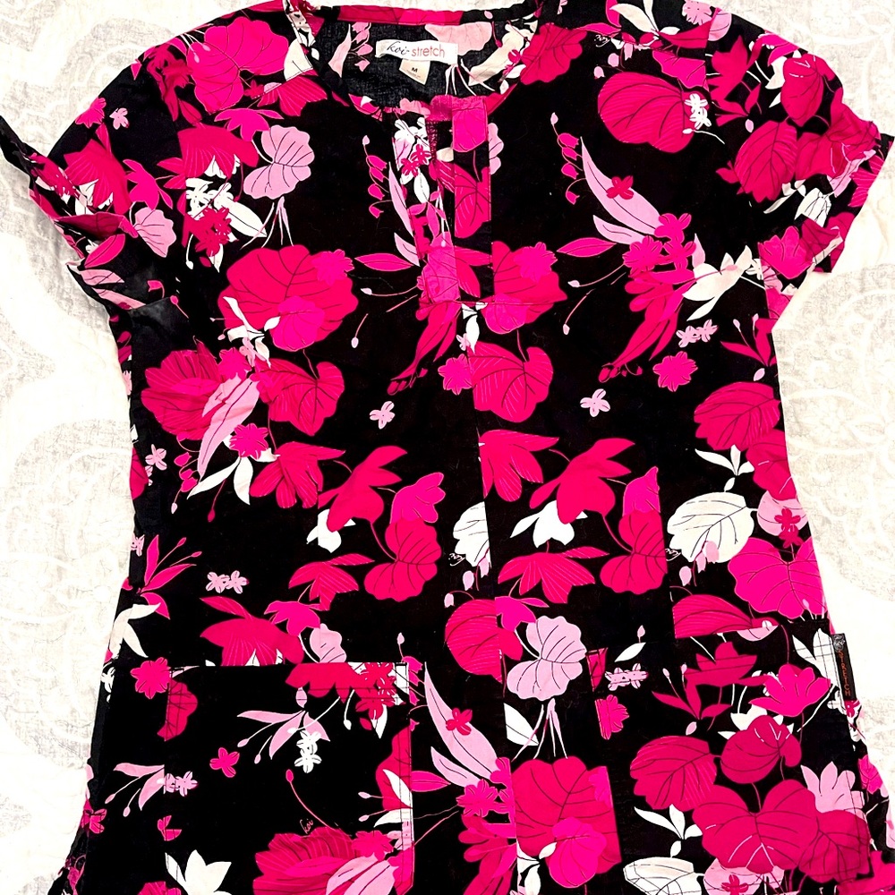 Koi stretch scrub 1 top